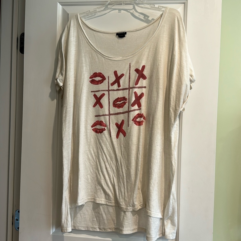 Torrid tic tac toe ❌💋 shirt Sz 2X plus size short sleeve T-shirt top